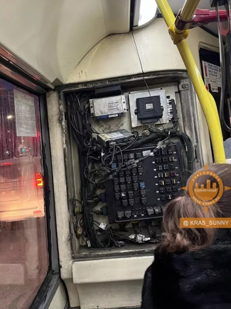 Красноярец пожаловался на оголенную проводку в автобусе №63