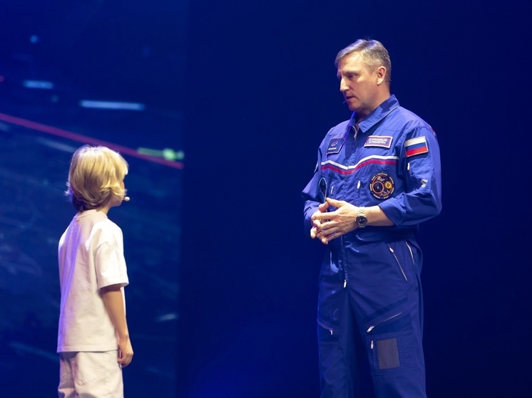 Мальчик из Рыбинска вел шоу вместе с Милошем Биковичем и взял интервью у космонавта
