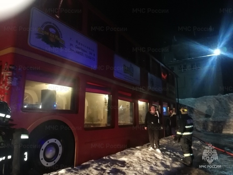 В Рыбинске случился пожар автомобиля с пострадавшими, а  в Ярославле загорелся ресторан
