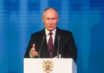 Кандидат в президенты Владимир Путин, участвовавший в выборах в статусе самовыдвиженца, после обработки 100% протоколов в Крыму набрал 93,6% голосов