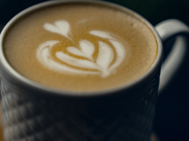 Нейробиолог пояснил тулякам, почему не стоит добавлять молоко в кофе
