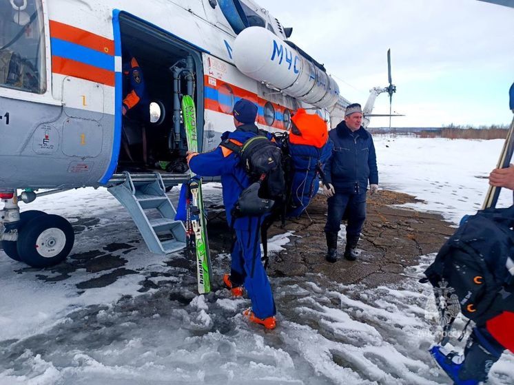 На Камчатке подняли авиацию для помощи туристам, попавшим в лавину
