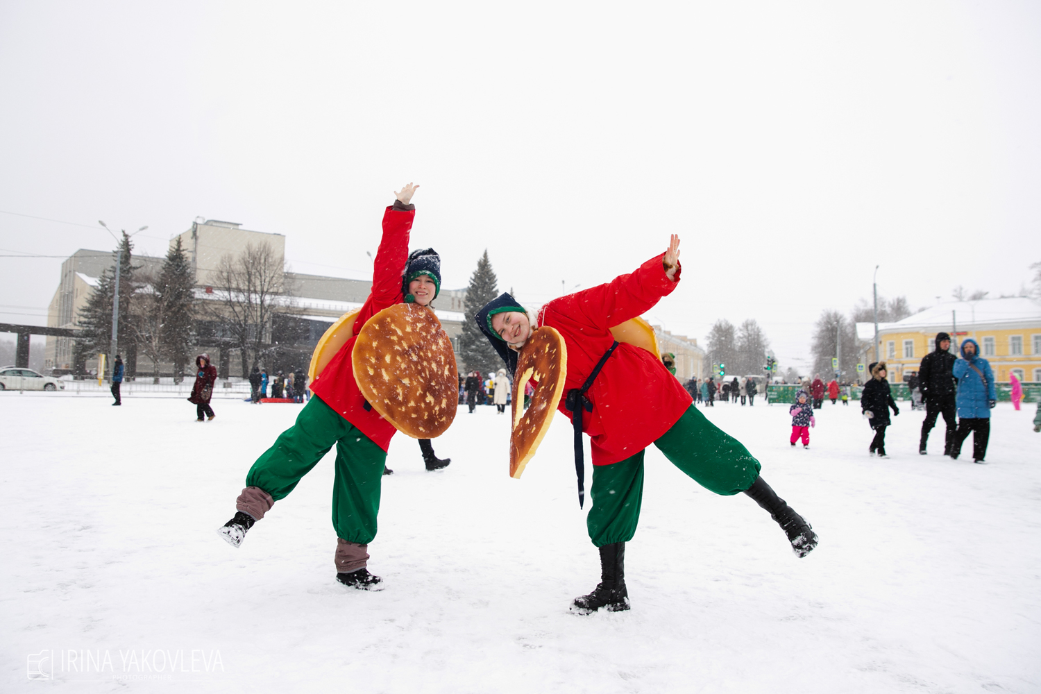Живые блины бегали по площади Петрозаводска