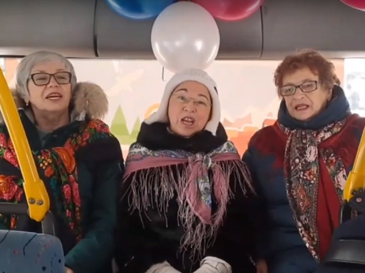 В Салехарде праздничный автобус «переносит» северян в Крым