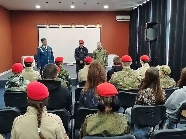 Офицер Росгвардии рассказал школьникам Мелитополя о Крымской весне