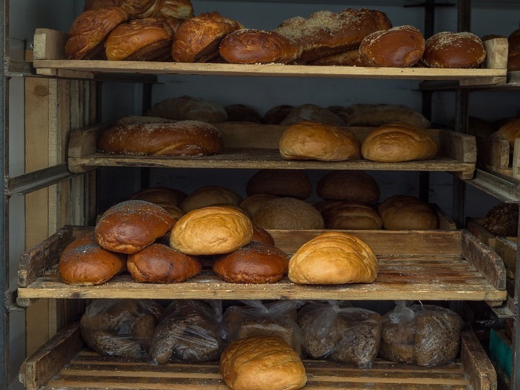 Жители Липецка добились, чтобы сотрудники магазина не выбрасывали хлеб в мусор