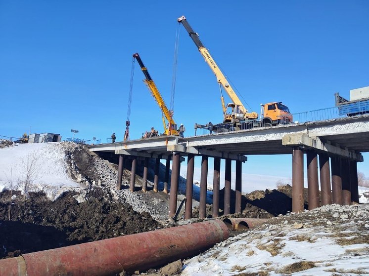 В Аликовском округе погода позволила возобновить ремонт моста через Сорму