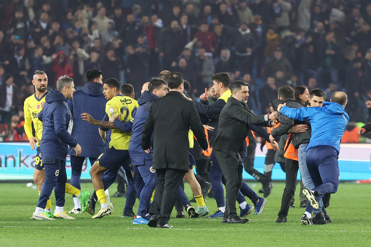 12 человек задержаны из-за драки на матче чемпионата Турции