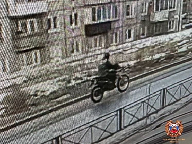 В Иркутске мотоциклист сбил женщину с коляской и скрылся