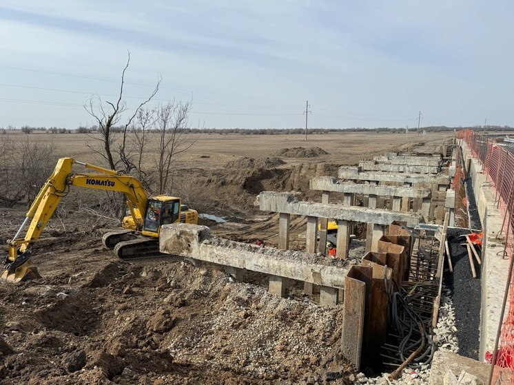 В Астраханской области на первой половине моста через ерик Широкий Банный завершились работы