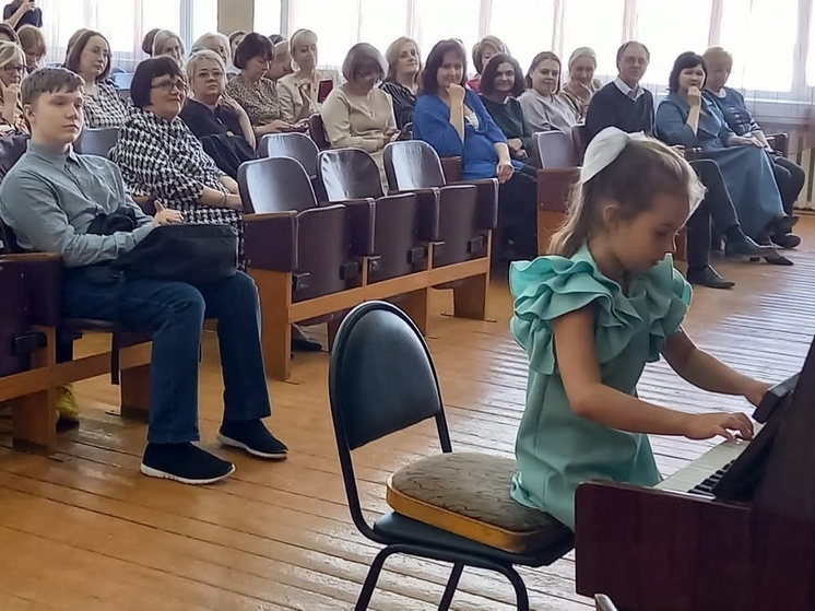 В одной из школ Серпухова состоялся праздничном концерте