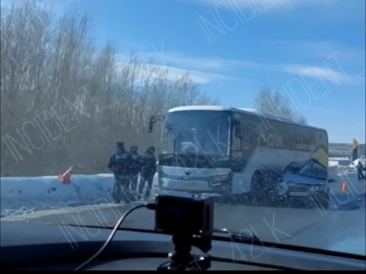 ДТП с участием пассажирского автобуса произошло в кузбасском городе