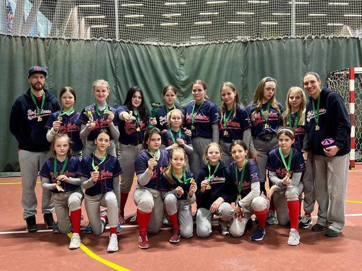 Команда из Подмосковья победила на турнире по софтболу