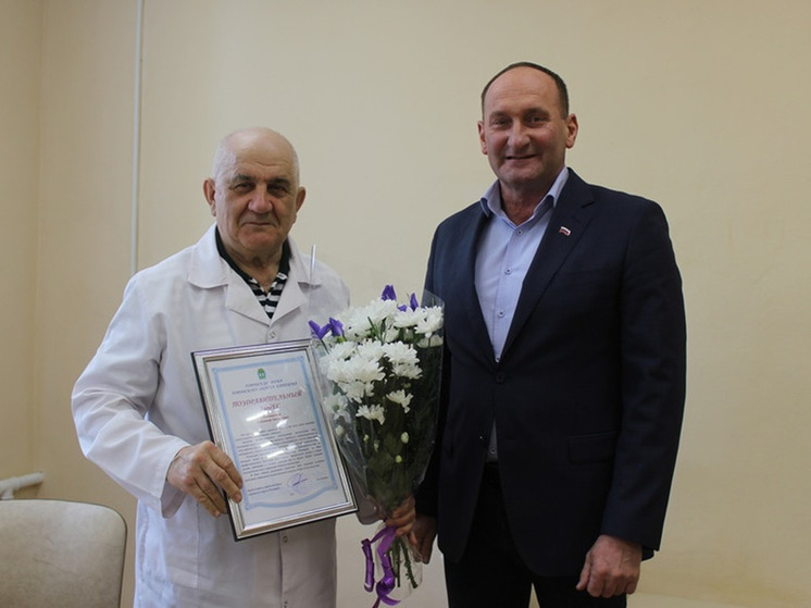 В Кинешме поздравили с 75-летием легендарного онколога Александра Аминодова