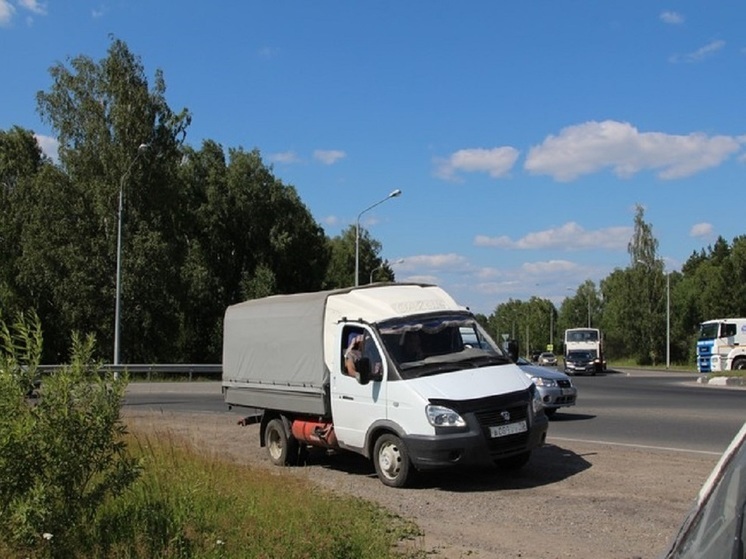 У томича арестовали грузовик из-за аварии, которую устроил мигрант