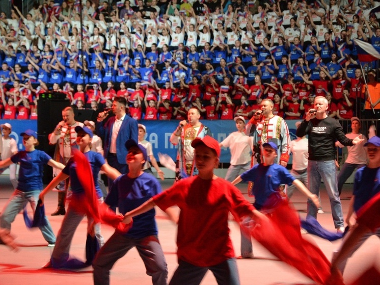 В Брянске прошел концерт к 10-летию воссоединения Крыма с Россией
