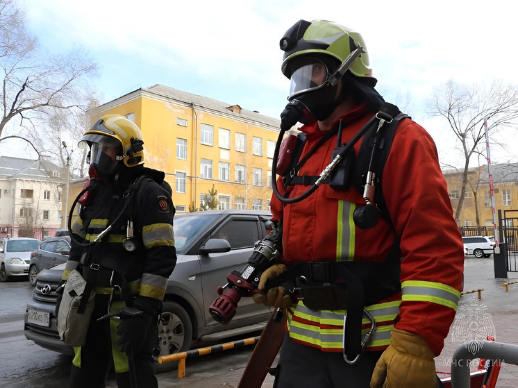 Пожарные Хакасии провели учения в драмтеатре