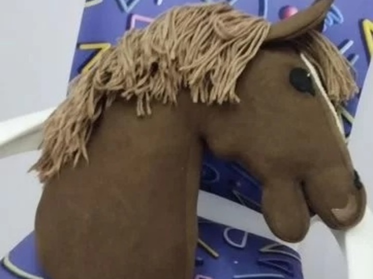 Хорс в хорошем состоянии: в Томске на продажу выставили игрушечную лошадь