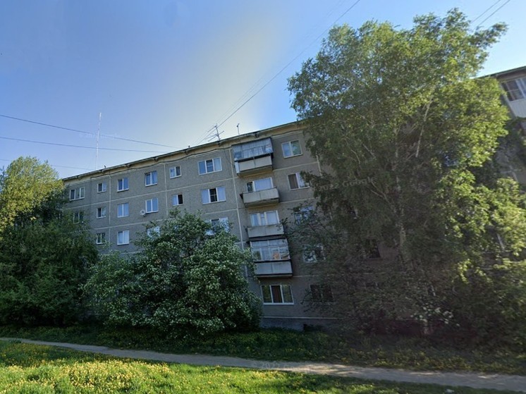 Жители Екатеринбурга встревожены разрушением панели в пятиэтажке