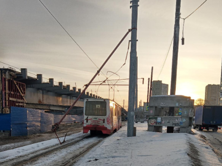 Трамваи встали в Новосибирске перед площадью Труда