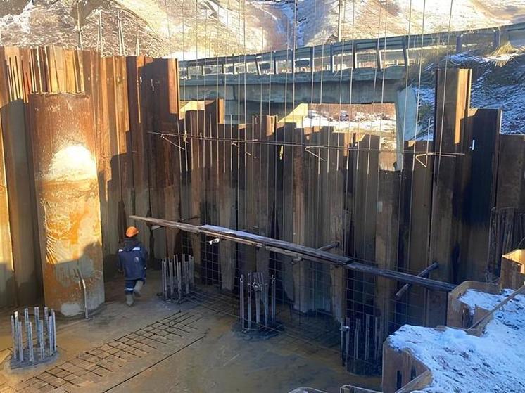 В Холмском районе строят мост через реку Целебную за 476 млн рублей