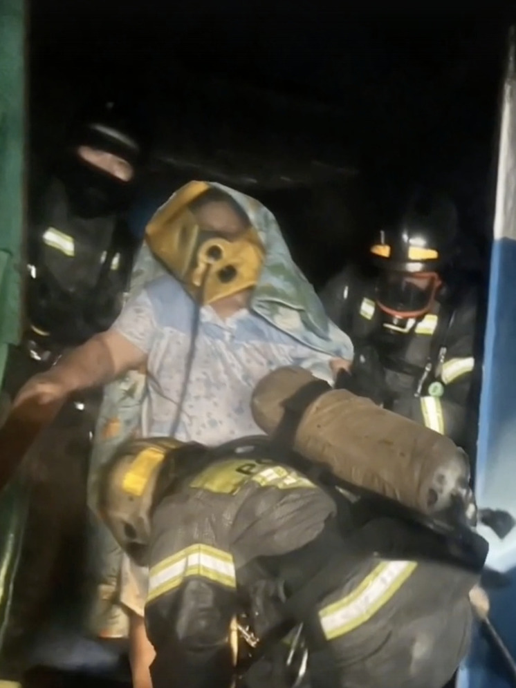 В Кызыле  пожарные спасли двух  человек из 5-этажного дома