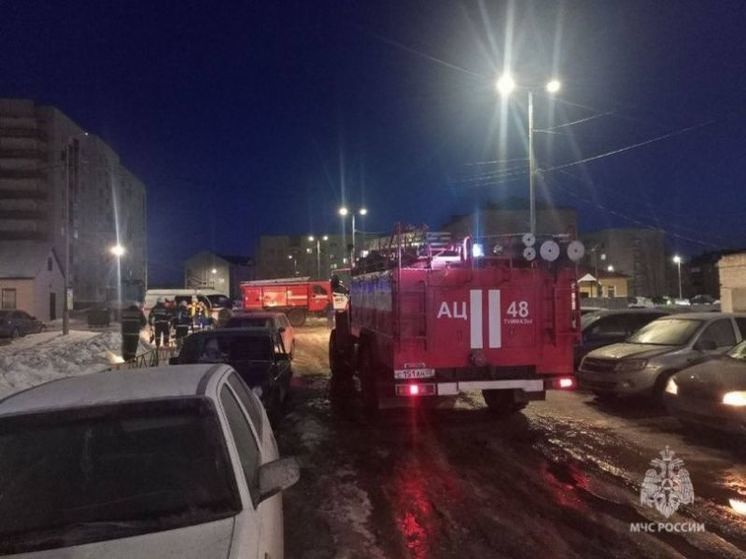 В Башкирии при пожаре в доме огнеборцы спасли 28 человек