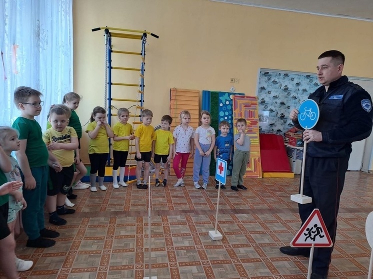 Сотрудники Госавтоинспекции провели акцию «Верный шаг» в детсаду №6 в Ряжске
