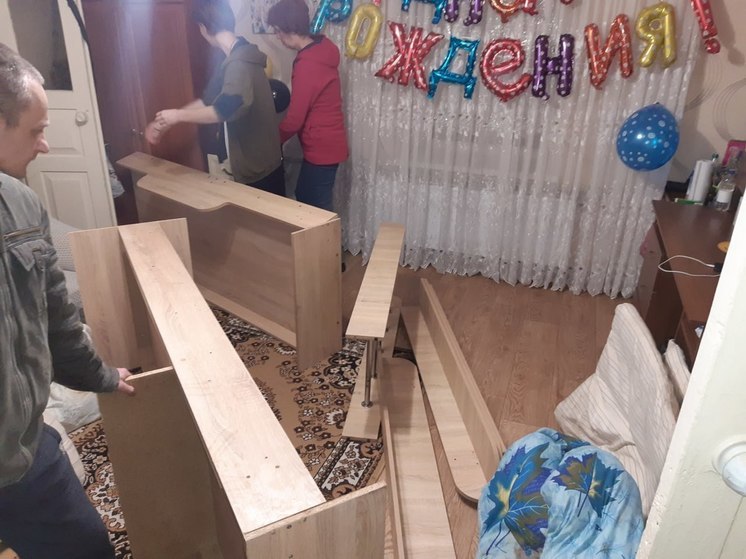 В Горностаевке покупка двухъярусной кровати помогла усыновить малышей