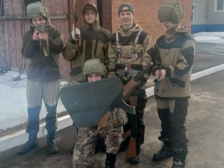 Курсанты Серпухова отработали тактику действий малой штурмовой группы