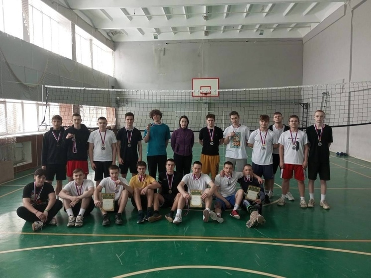 Студенты Серпухова сыграли в волейбол