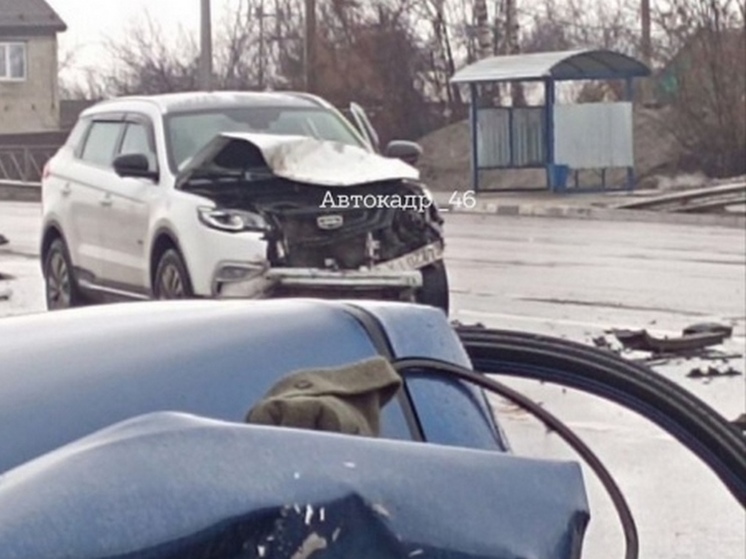 Два автомобиля разбились на окраине Курска