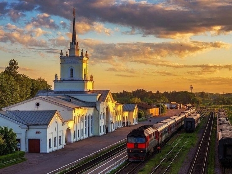 Движение пригородного поезда на участке Оредеж - Дно изменится 22 марта