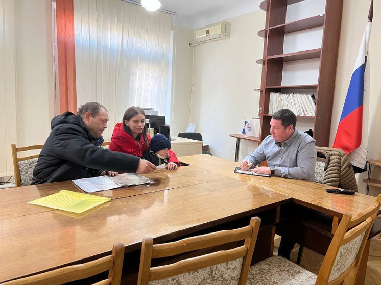 Глава Новокаховского округа провёл очередной приём граждан