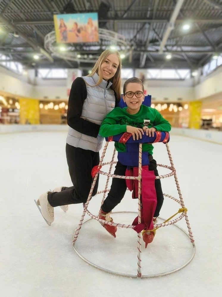 Ученые в Карелии помогли 9-летнему мальчику впервые встать на лёд