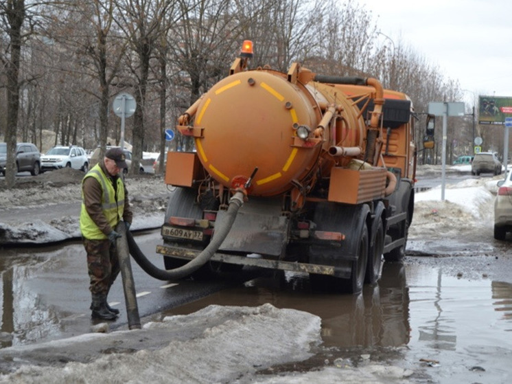 В Иванове продолжают устранять последствия подтопления улиц талыми водами