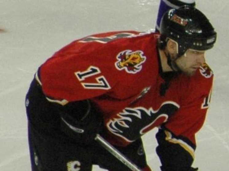 Канадский хоккеист Крис Саймон, игравший за российские клубы скончался в 52 года
