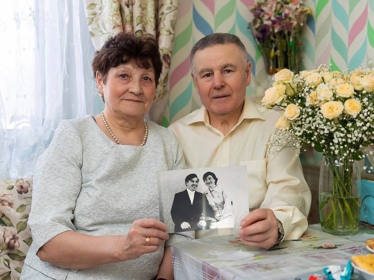 Тысячная семейная пара ЯНАО получила выплату к 50-летней годовщине свадьбы