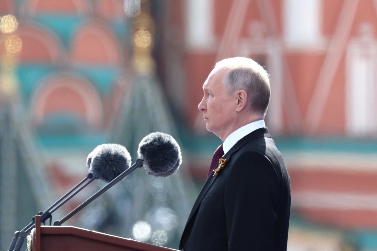 Putin: intelligence services should support companies that are subject to sanctions