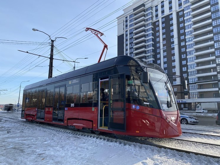 В Барнауле три трамвайных маршрута изменили схемы движения из-за аварии