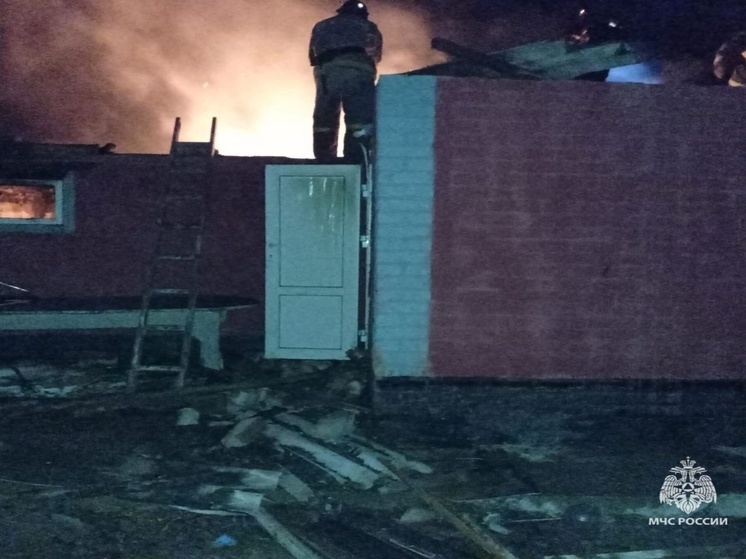 В Ростовской области при пожаре доме пострадал 76-летний мужчина