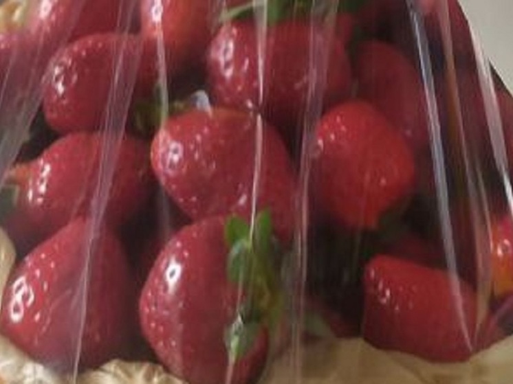 Диетолог рассказал о бесполезности несезонных ягод и фруктов