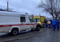 20 марта жительница Бийска вызвала бригаду «скорой» для оказания помощи человеку, который якобы выпал из окна пятого этажа многоэтажки.