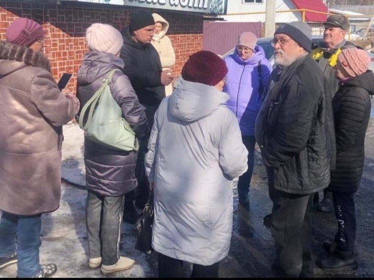 Представители Октябрьской администрации встретились с жителями Цыганского поселка