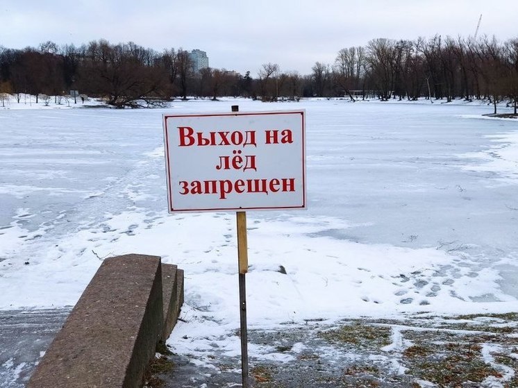 Пять рыбаков застряли на льду Ладожского озера утром 20 марта