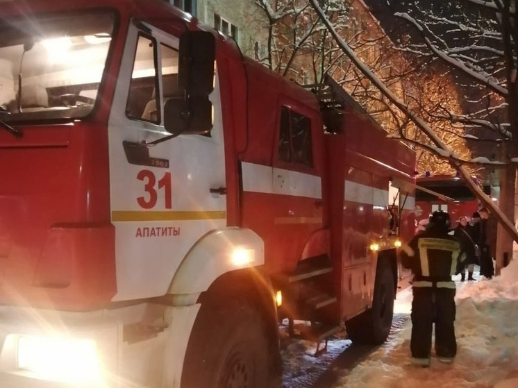 Ночью в Апатитах тушили пожар в жилом доме