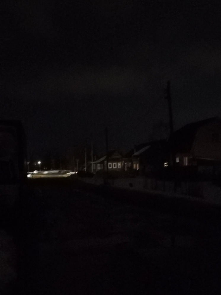 В Тверской области люди две недели ходят по улице только с фонарями
