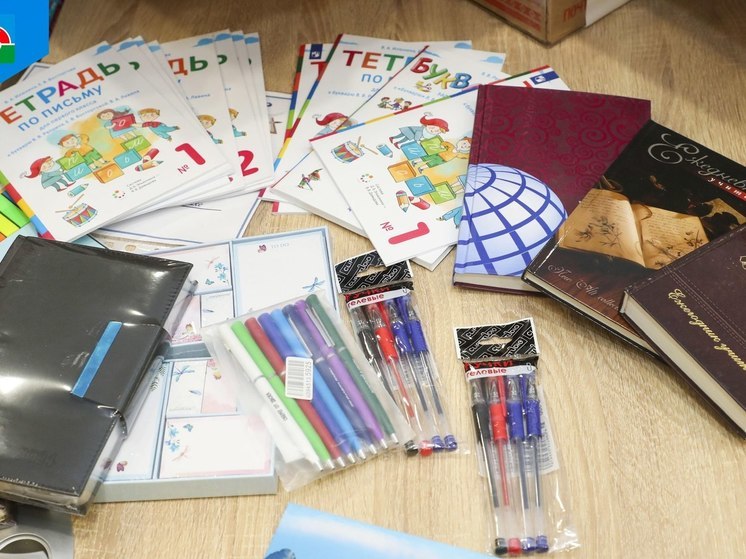 Учебники и канцелярку отправили школьники Надыма для детей из Волновахи