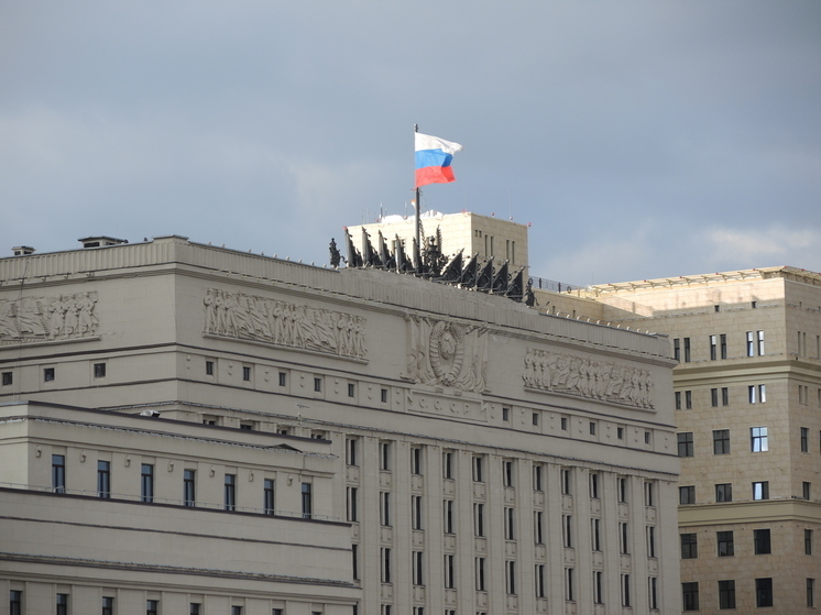 В Москве рядом со зданием Минобороны обнаружили похожие на ракеты предметы