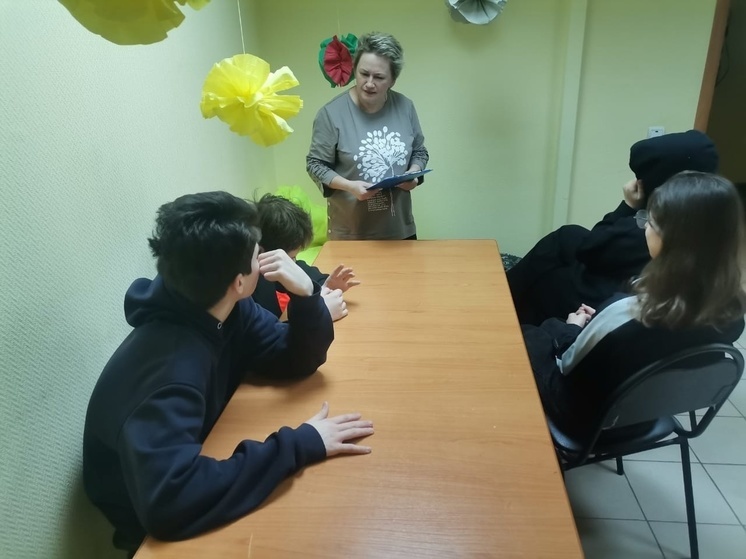Молодежи Серпухова рассказали о Крыме